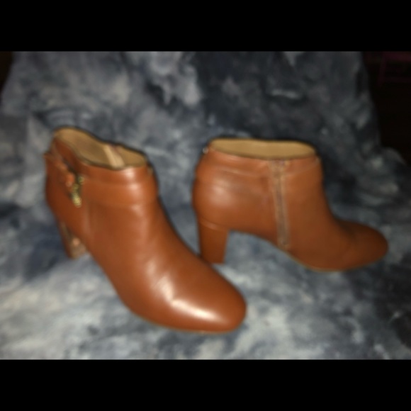 Aerosoles 7.5 tan booties - Picture 3 of 6
